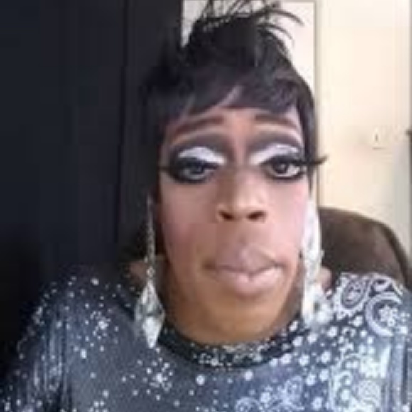 Meet your Posher, Jennifer - Picture 1 of 1